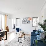 Mid-Term - Batignolles - 15 Min-Center Of Paris